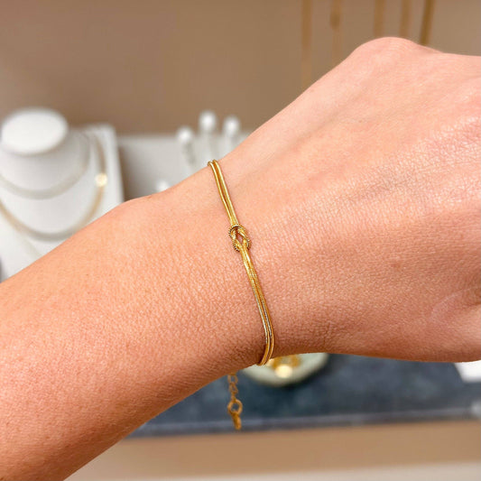 Dainty Knot Bracelet