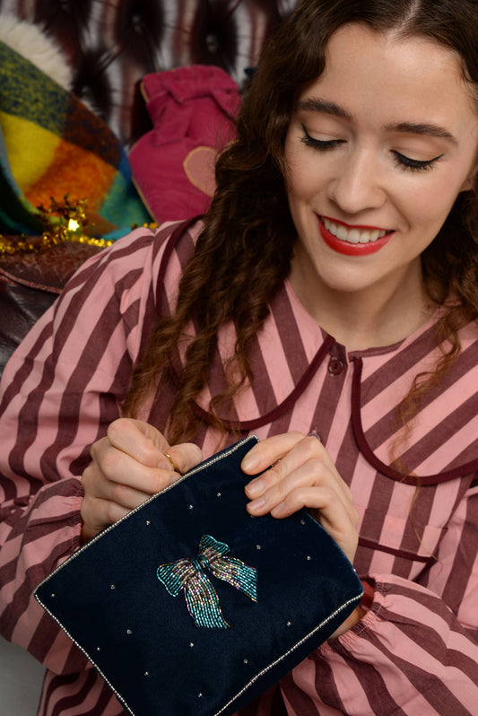 SILVER BLUE BOW MEDIUM POUCH